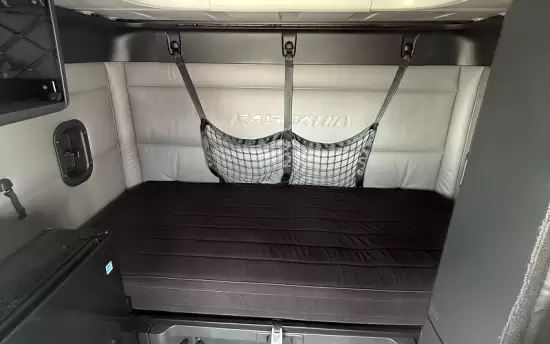 Freightliner Cascadia Sleeper 